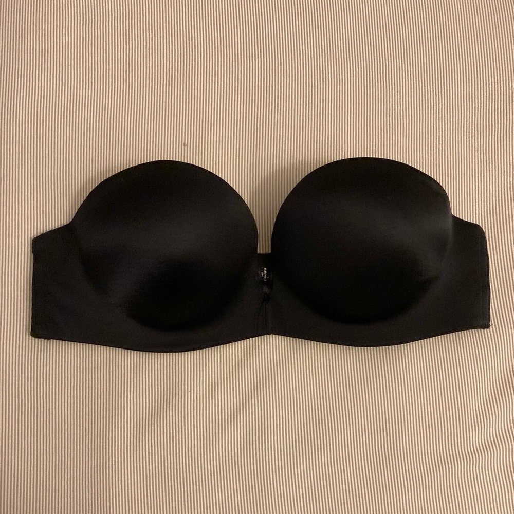 Victoria’s Secret Bombshell strapless bra 36A